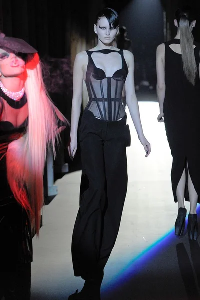 Look 11